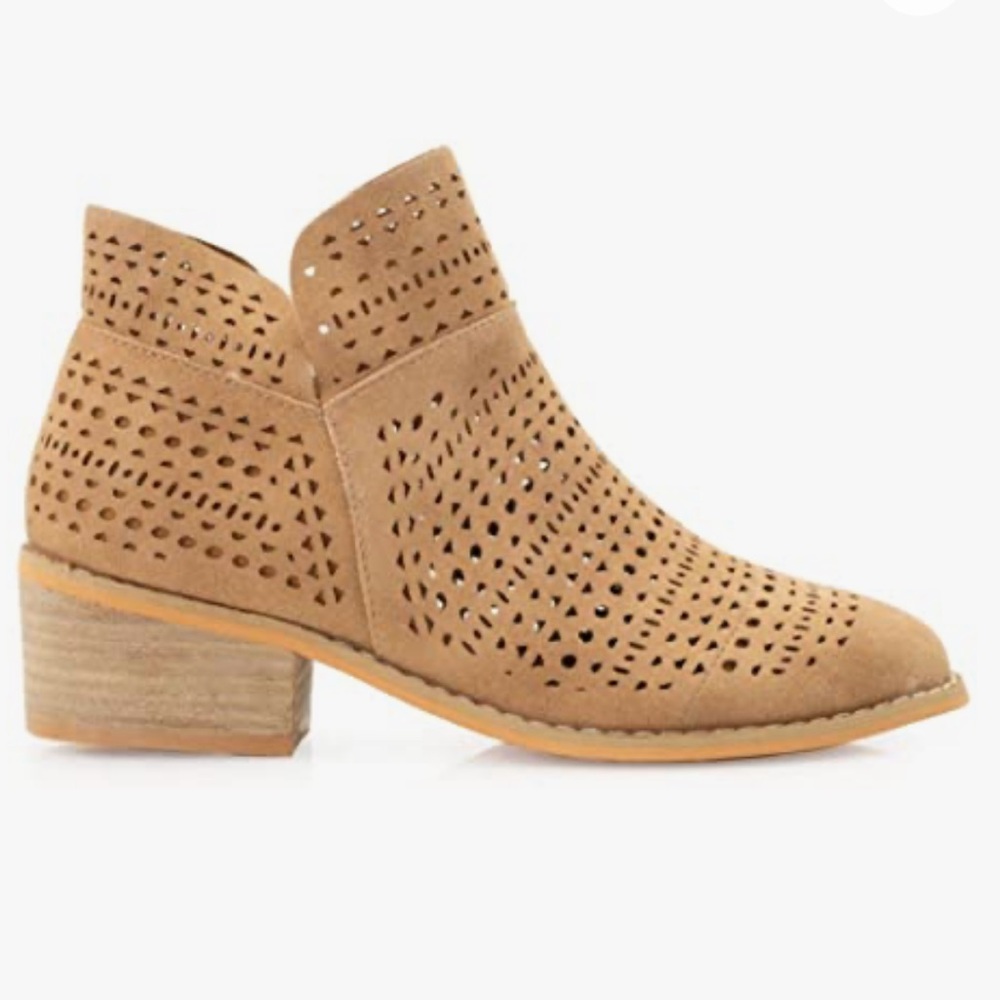 ❌SOLD❌Boutique By Corkys Stacked Heel Shoes Tan- Size 8